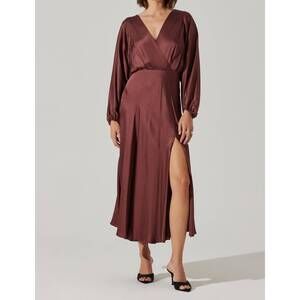 NEW ASTR women's kimiko dress in mulberry